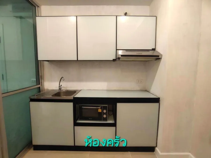 Condo for sale, The Cube Plus Chaengwattana, kitchen separated into privacy. Swimming pool view Hurry and own it now.