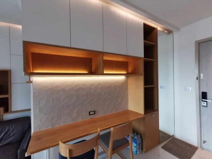 ขายคอนโด Rhythm Sukhumvit 36-38 ห้องแต่งพร้อมอยู่ Built in เน้นตู้เก็บของ ครบจบที่นี่ จองเลย
