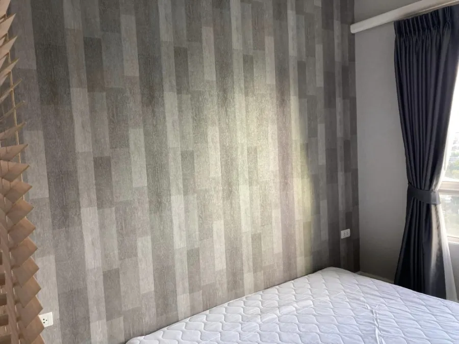 For rent, The Room Ratchada-Ladprao, spacious view, cool breeze Install wallpaper well. Hurry up to reserve.