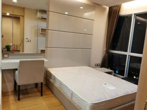 For rent: The Address Asoke. Nice room, fully furnished with appliances. Just bring your belongings and move in! Don't miss out!