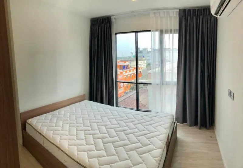 ใครอยากอยู่ห้อง 2 Bed ยกมือขึ้น!! อยู่ได้ 1-3 คน ตึก B ว่ายน้ำเสร็จกลับห้องได้เลย ค่าเช่าถูกมากก พร้