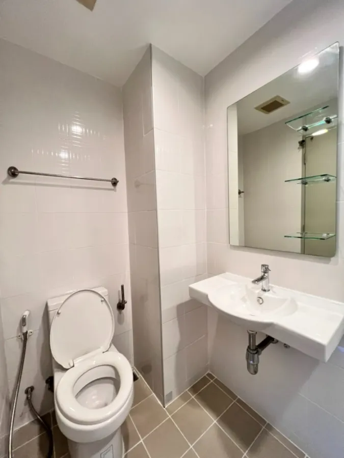 For sale and rent, Ideo Sathorn-Tha Phra, room ready to move in, 27th floor, good view, not too expensive, all in one place, must reserve quickly.
