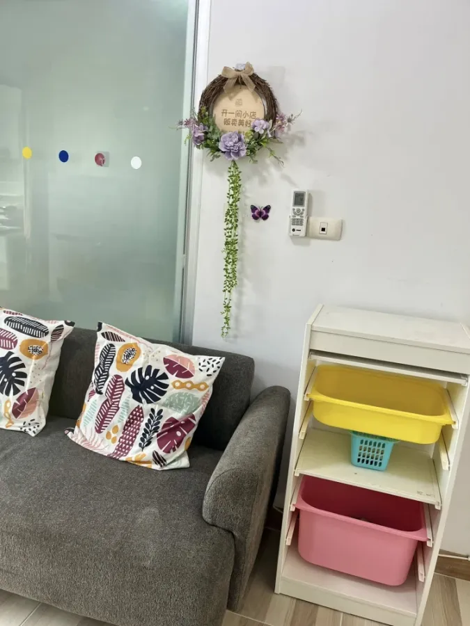 For sale, for rent, Supalai City Home Srinakarin, complete with furniture and electrical appliances, beautiful wallpaper throughout the room, hurry an