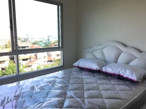 Condo for sale LPN Ville Onnut - Phatthakan, well separated rooms, 6th floor, open view, buy and you won't regret it later.