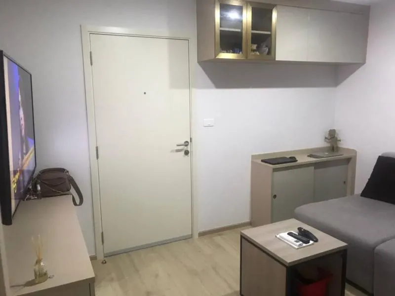 It has arrived. Fresh and hot. Elio Del Moss. New room. Big size. Cheap price. Great like this. Hurry up to reserve it.