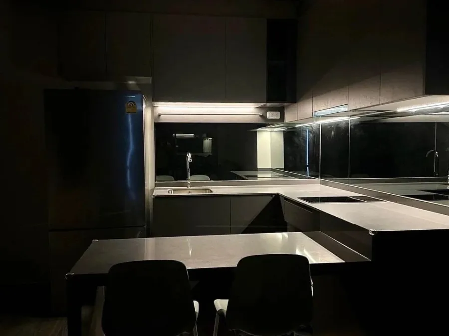 For rent: Ideo Chula Samyan, corner unit, less crowded, spacious living area, fully furnished. Don't miss out!