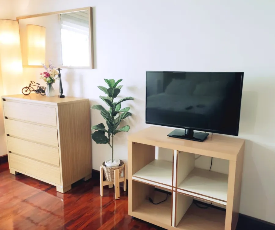 Condo for rent at Pipat Place. Fully furnished with appliances. Just bring your suitcase and move in! Don't wait!