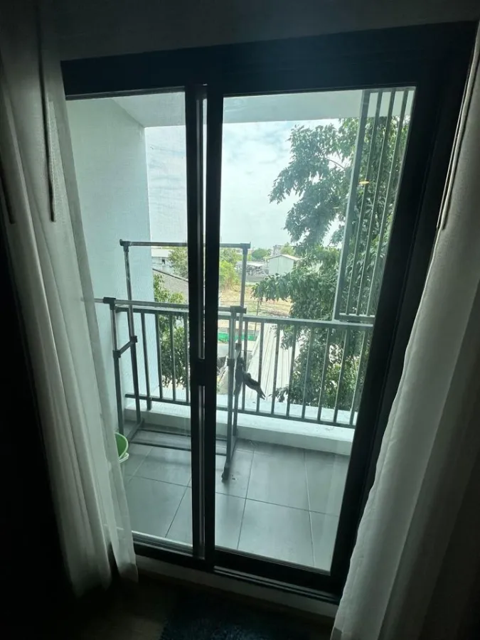 For rent / sale, Pround III condo, white tone room, tender price, comes with good electrical appliances.