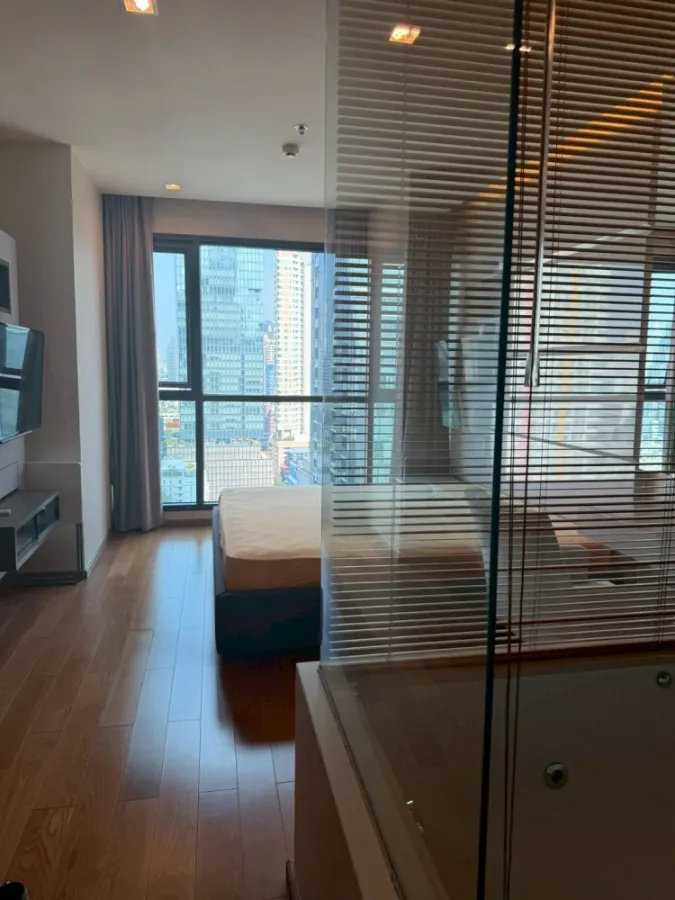 Condominium for rent in the heart of the city – The Address Sathorn. 1-bedroom unit with a bathtub, east-facing view, and convenient transportation.