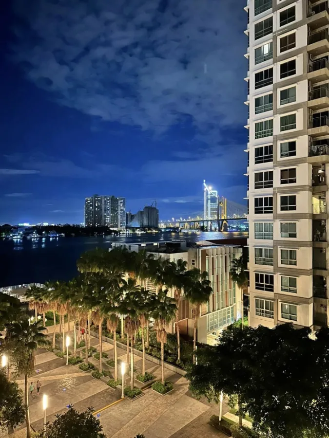 For rent, Lumpini Park Riverside-Rama 3, warm atmosphere, nice to live in, private corner room, miss it and you'll regret it.