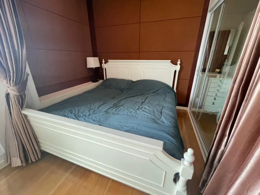 For rent: CondoLette Ize Ratchatewi, big screen TV, watch movies to your heart's content, fully furnished. You can reserve first, get it first.