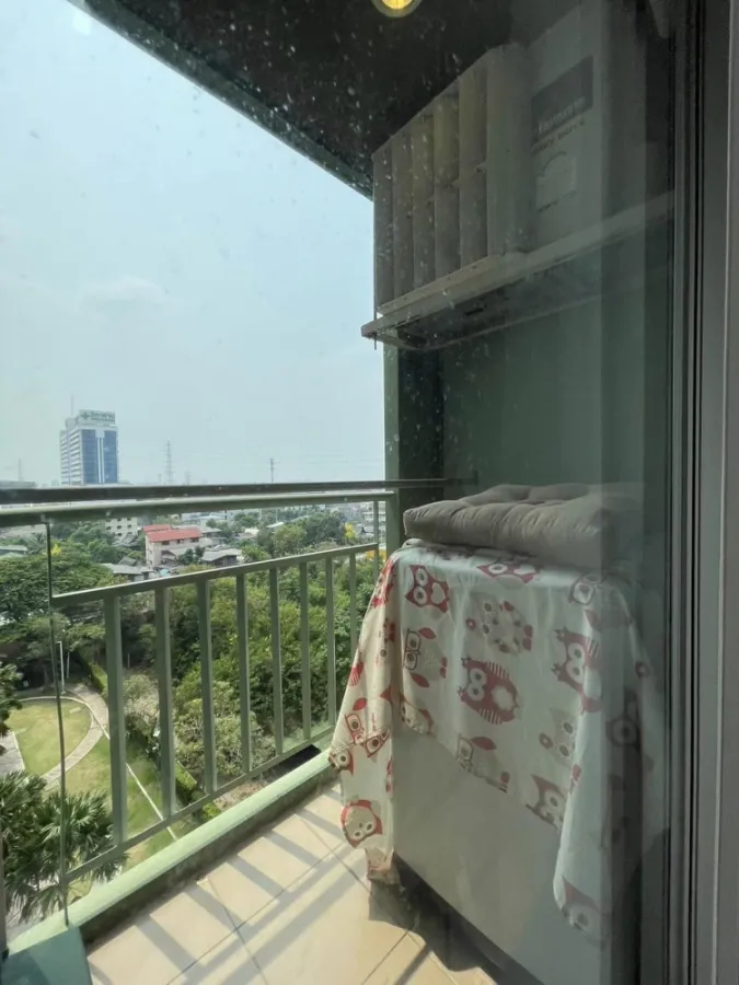 For sale, for rent, Lumpini Place Condo, Srinakarin-Hua Mak Station, 8th floor, corner room, very private, interested, hurry and book now.