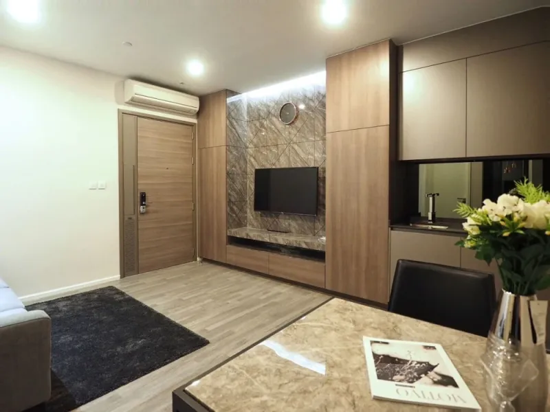 ขาย The Room Sukhumvit 69 ห้องกว้างขวางมาก ตกแต่งบิวท์อินอย่างดี มีสไตล์น่าอยู่สุดๆ พลาดแล้วจะเสียใจ