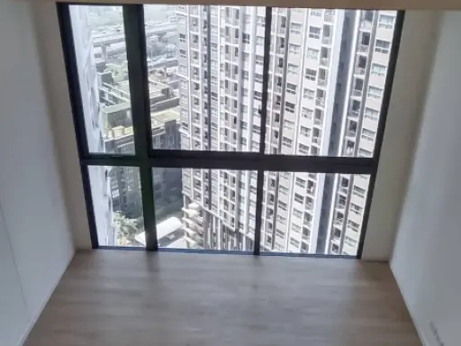 Urgent sale, Condo Landmark at MRTA Station, empty room, not too expensive. Let me tell you, you can't miss it.