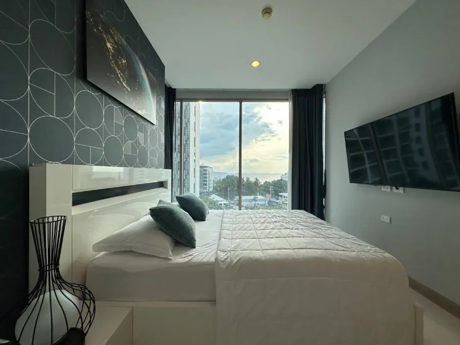 For sale: The Riviera Wong Amat Beach, corner room with privacy, luxuriously decorated, stylish, with beautiful wallpaper, sea view, book now.