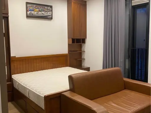 For rent: Ashton Chula - Silom, high floor, spacious room with big screen TV. Movie lovers, don't miss it. You shouldn't miss it.
