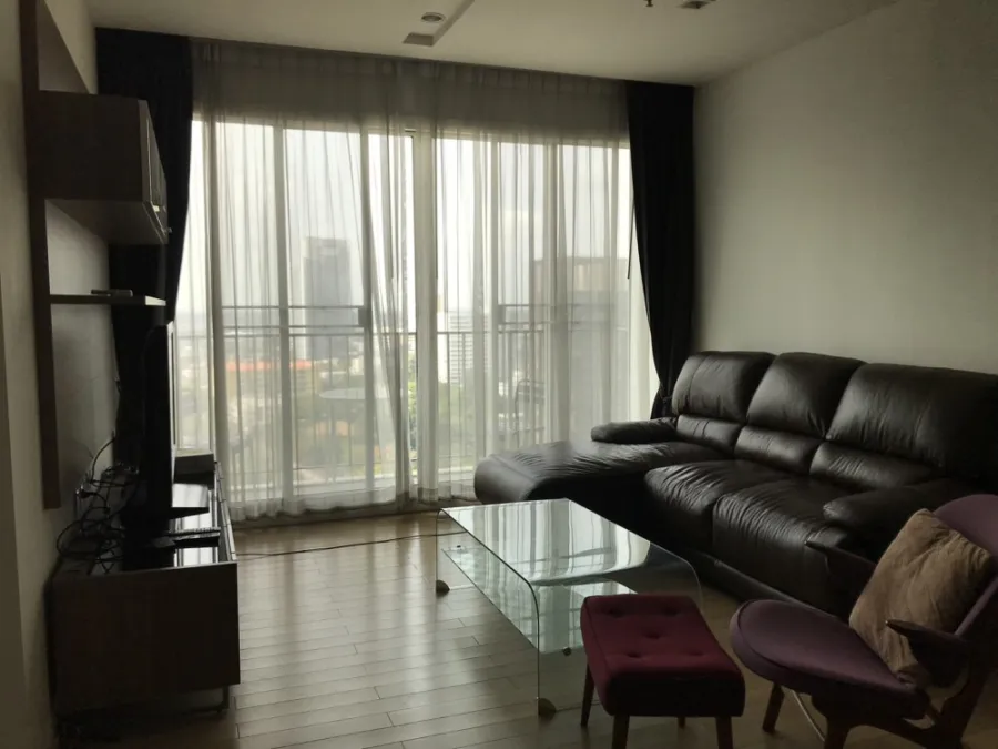 For rent, Siri at Sukhumvit, 3 bedrooms, 3 bathrooms, high floor, beautiful view, fully built-in furniture. can't miss