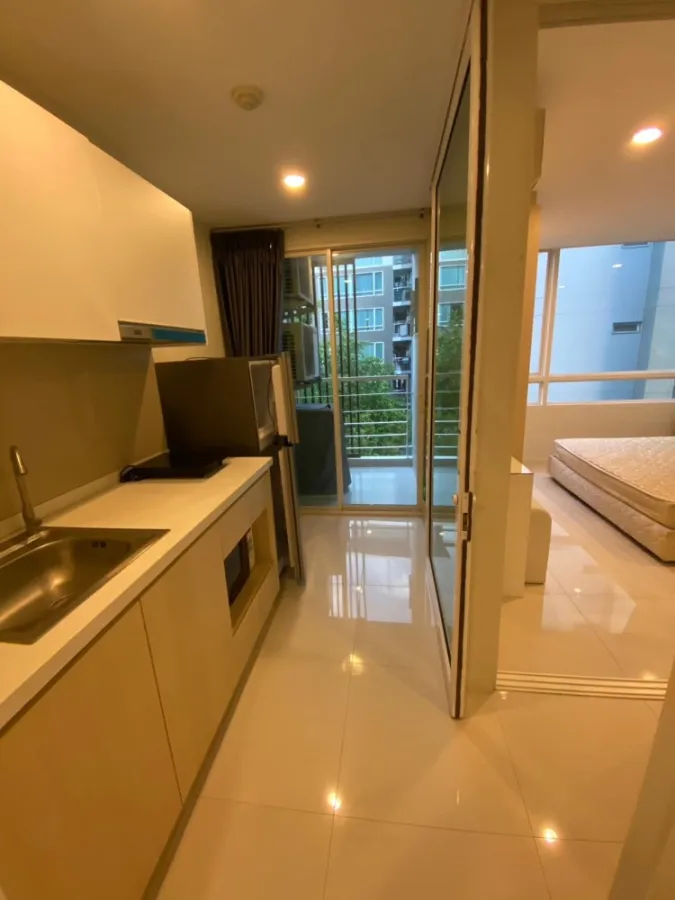 Elements Srinakarin for rent, corner facing the garden Complete facilities, very good price, hurry to book.