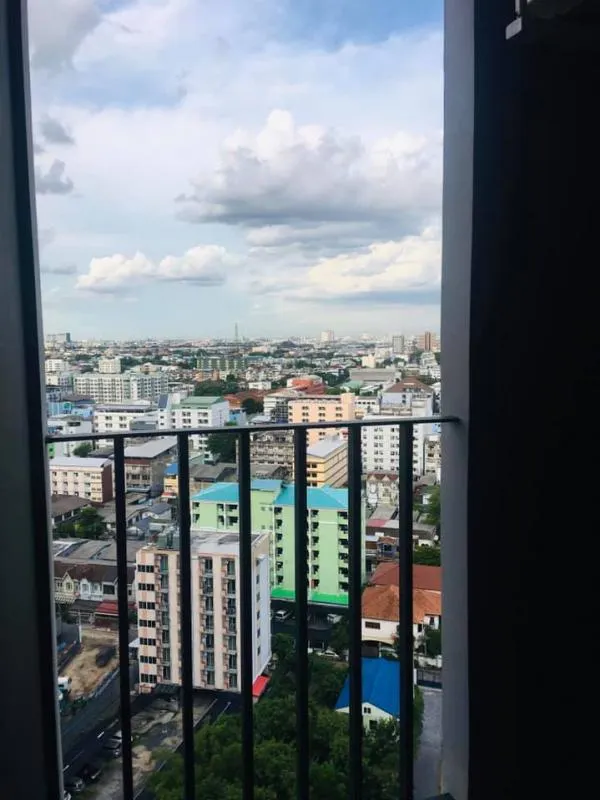 For rent Chapter One Eco Ratchada Huai Khwang, Rim room, quiet, very private, come to rent.