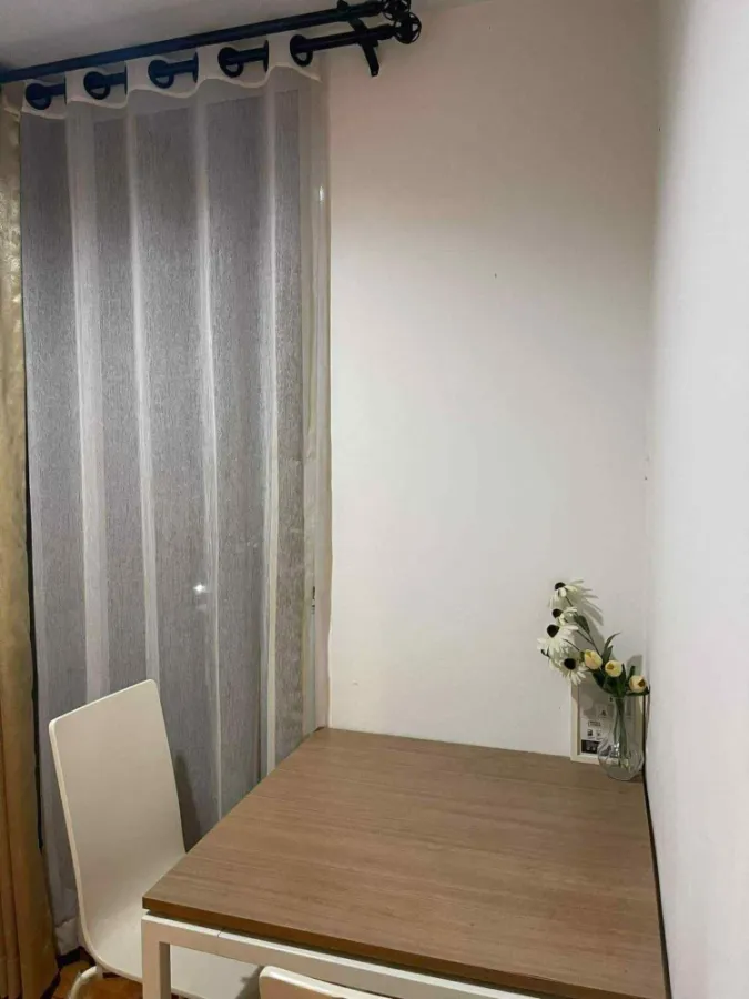 For rent: Tulip Square Om Noi, Building L2, 5th floor, decorated room, ready to move in.