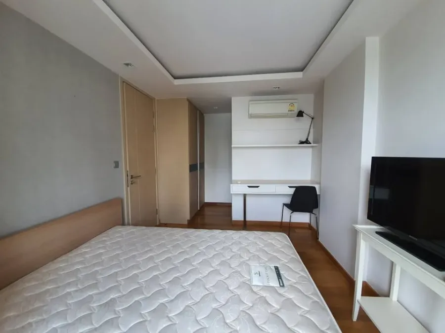 Selling a spacious 1-bedroom unit at Via Botani Sukhumvit 47. It features a simple yet fully equipped interior.