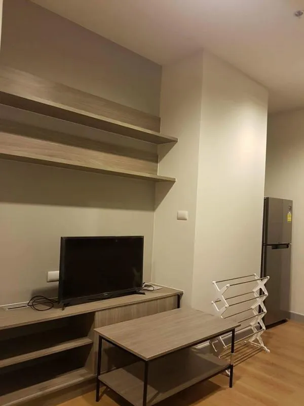 Chapter One Midtown 24 for rent, the room is complete. The view is not obstructed. It's close to the train station too. Book now!!!