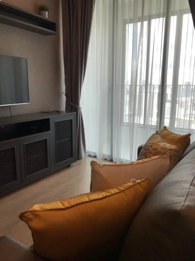 For rent IDEO Q Chula-Samyan, 35th floor, Fully Furnished, plus you can sleep and see beautiful city views. Enjoy this. Book quickly.