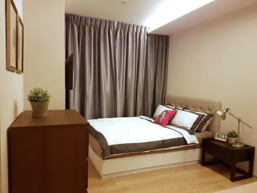 For rent: H Condo Sukhumvit 43, 11th floor, room decorated in minimalist style, fully furnished, already comfortable. Book now, urgent.