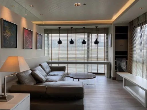 For rent, Noble Reflex, corner room, very private, super wide, Buit-In, super cool, beautiful room, hurry up to reserve.