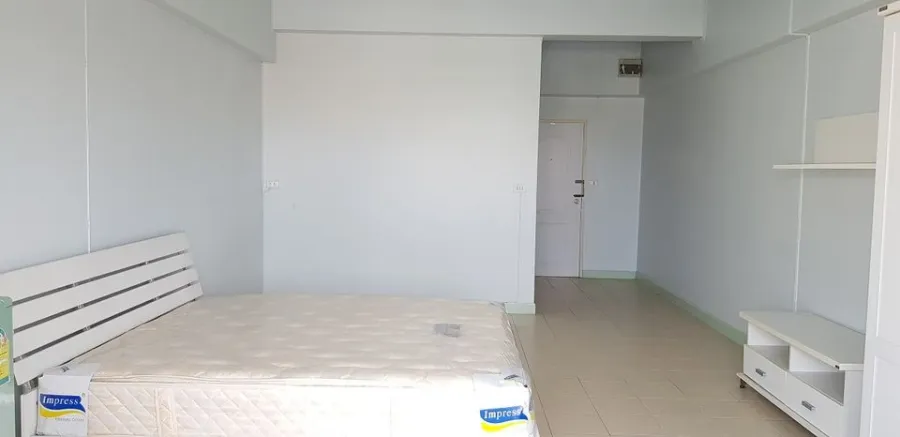 Rent Central Ratchayothin Park, wide, airy, comfortable room The price is light and comfortable. This must be booked.