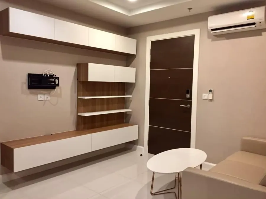 For sale: The Metropolis, 8th floor, swimming pool view. The room is separated into sections. Don't just look, hurry and reserve now.
