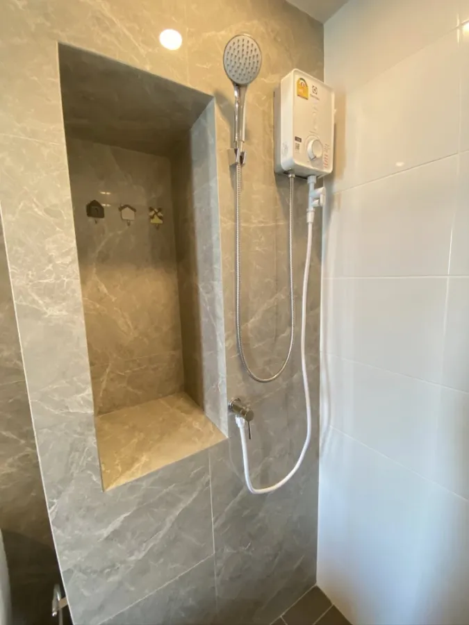 For rent THE ORIGIN Sukhumvit Sailuat E22 Station, 24th floor, good view, fully furnished, book now, don't miss out.