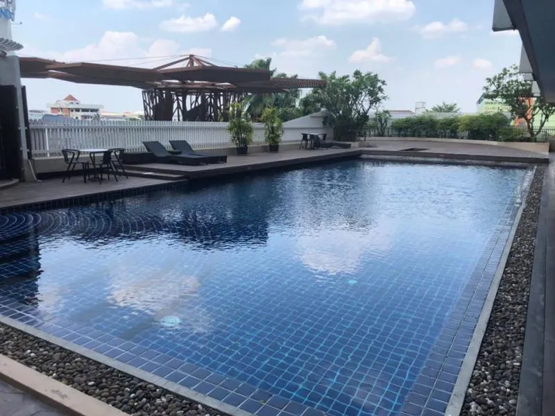ของดี!! ให้เช่า Happy Condo Ladprao101 ห้องกว้าง อยู่สบาย วิวสระน้ำ เลี้ยงสัตว์ได้ เหมาะมาก แจ๋ว!!!!