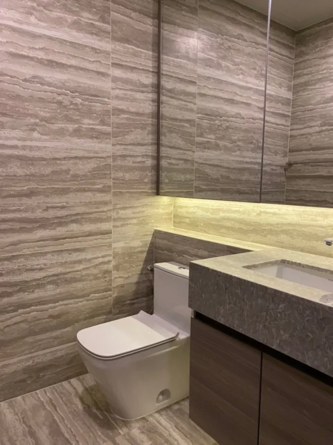 Urgent sale, Celes Asoke condo, beautiful floor plan, golden location, suitable for investment