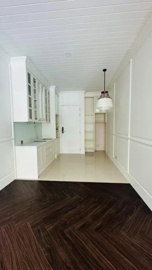 For sale: Grand Florida Beachfront Condo Resort Pattaya (Jomtien), 1st floor, Pool access room, reserve quickly.