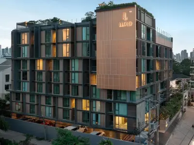 LLOYD Soonvijai-Thonglor