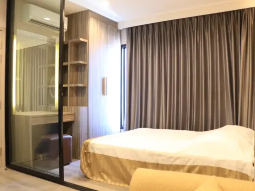 Politan Rive for rent, high floor room, fully furnished, affordable price. Good deal like this, hurry and reserve before it's gone.