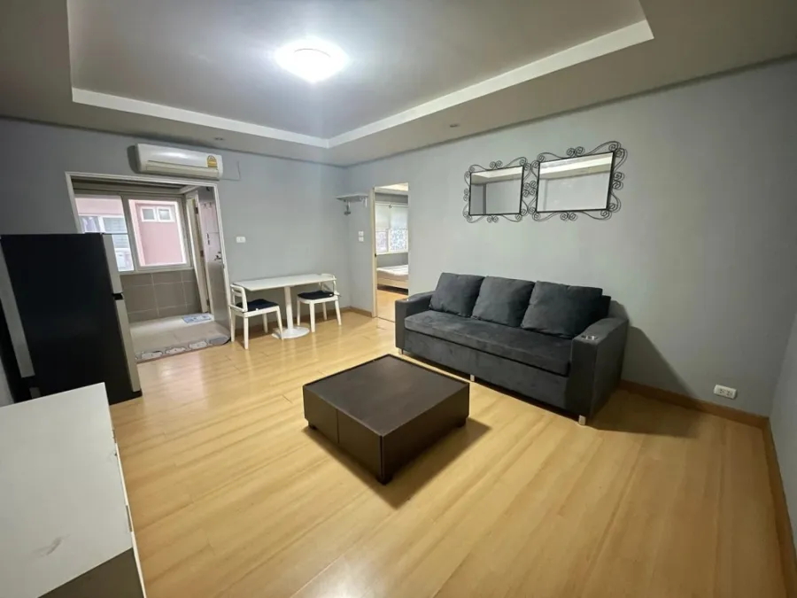 Condo for rent, Happy Condo Ratchada 18, spacious room. Plenty of usable space, great price, move quickly. Don't wait.