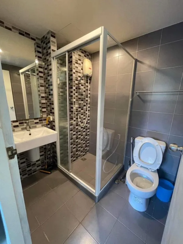 ให้เช่า D Condo Ramkhamhaeng ตึก C ชั้น 2 วิวสระว่ายน้ำ เครื่องใช้ไฟฟ้าครบ ราคาเบาๆ รีบจองด่วนๆ จร้า