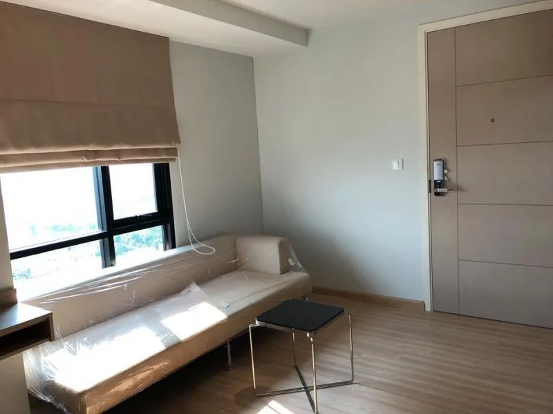 Wow, very big room for rent, Knightsbridge Skycity, Saphan Mai, corner room, peaceful zone, Bult-in furniture, you can move in.