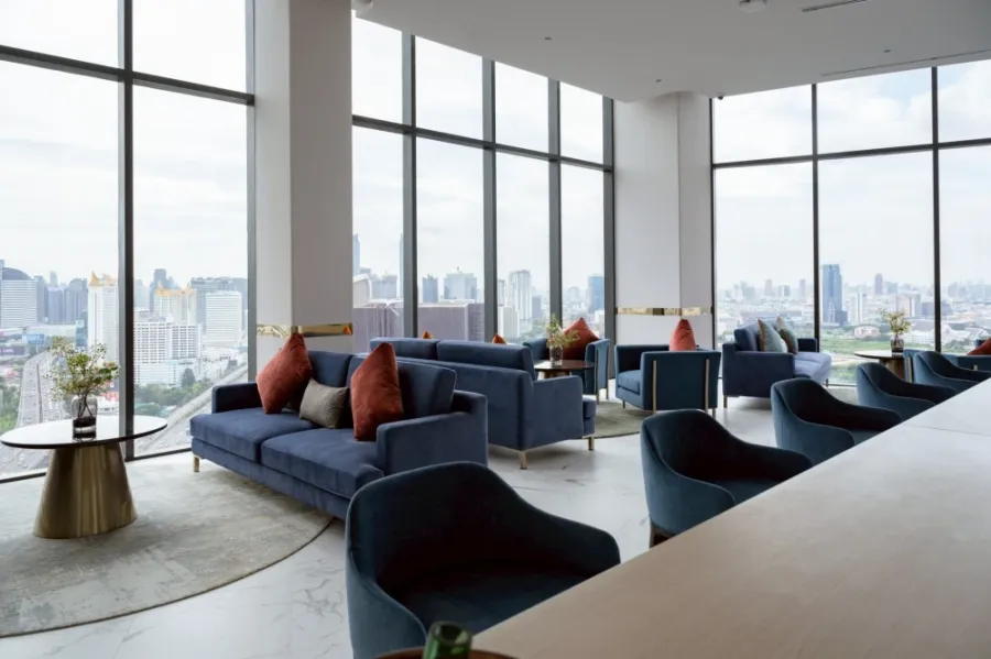 For sale Landmark @MRTA Station, 2-story room with 4.4 meter high ceiling, facing north, not hot, reserve now.