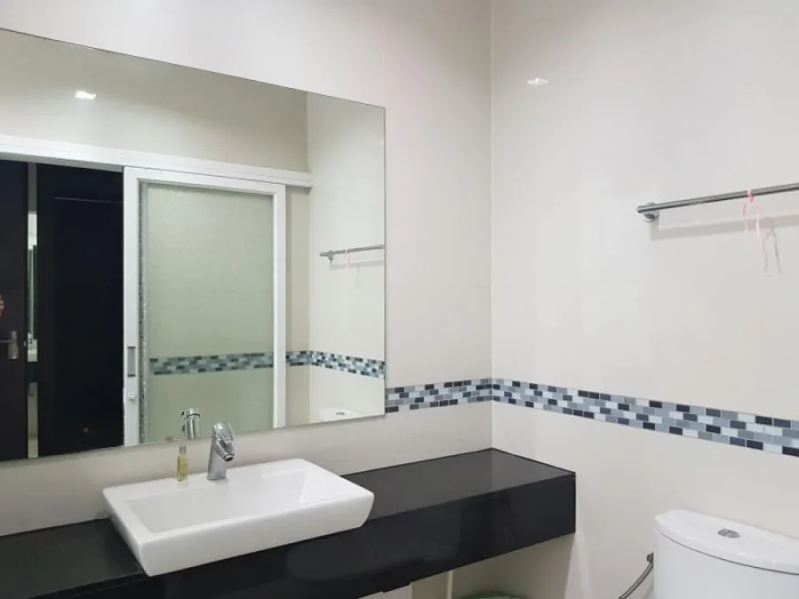 For rent Ideo Q Phayathai, very big room, fully furnished, high floor, super premium view You need this room, don't miss it.