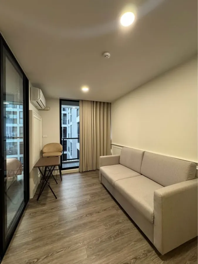 Urgent sale, Condo Flexi Sathorn - Charoen Nakhon, empty room, not expensive price, those who like to decorate rooms should not miss this.