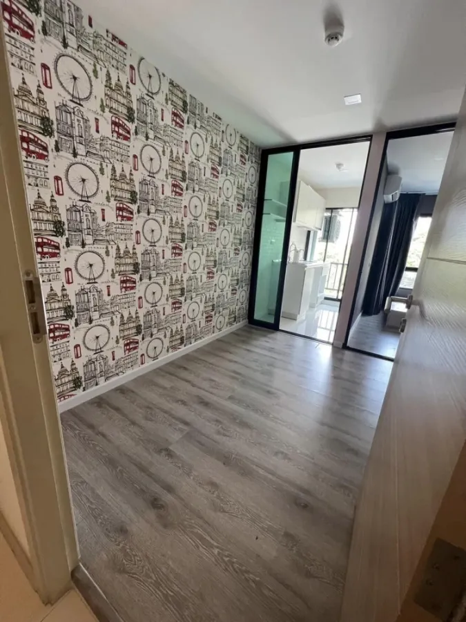 Selling Pos ID with wallpaper installed in the whole room. Very livable. Good price. Like this, you must reserve it quickly. Don't delay.