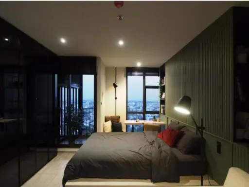 Condo for sale, Rhythm Ekkamai, decorated room with beautiful built-ins, very comfortable to sleep, good furniture. You can just come and stay.