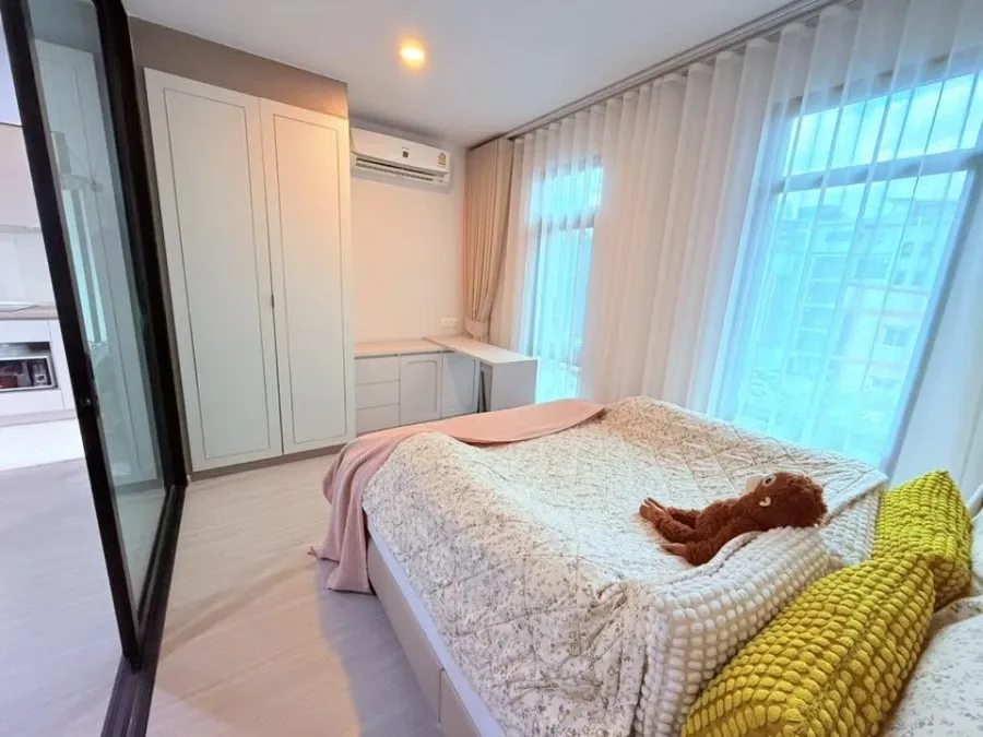 Condo for rent at Aspire Asoke - Ratchada. Fully furnished and ready to move in. Everything you need is here. Book now! Don't miss this opportunity.