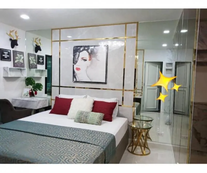 VIP สุดๆ อารมณ์เหมือนได้อยู่รีสอร์ททุกวัน ห้องนั่งเล่นติดสระ วิวดีมากก เมโทร สกาย รัชดา ซื้อเล๊ยยๆ