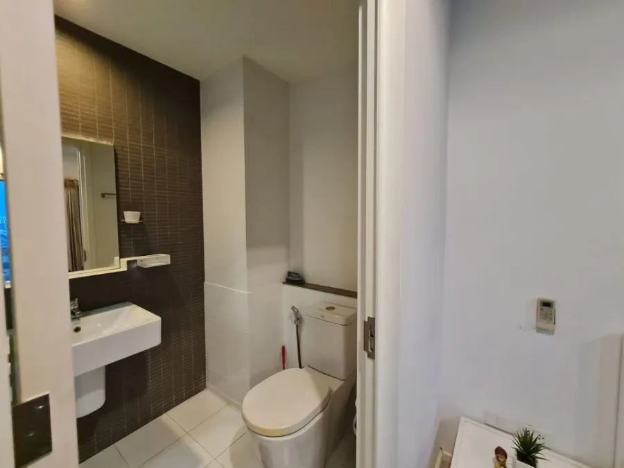 For rent, The Key Chaengwattana, 16th floor, high floor, good view, comes with full decoration, book now, don't miss it.