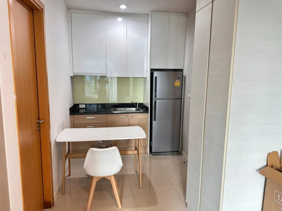 ให้เช่า เซอร์เคิล คอนโดมิเนียม ห้องสวย เฟอร์นิเจอร์ + เครื่องใช้ไฟฟ้าครบ มาแต่ตัวเข้าอยู่ได้เลย