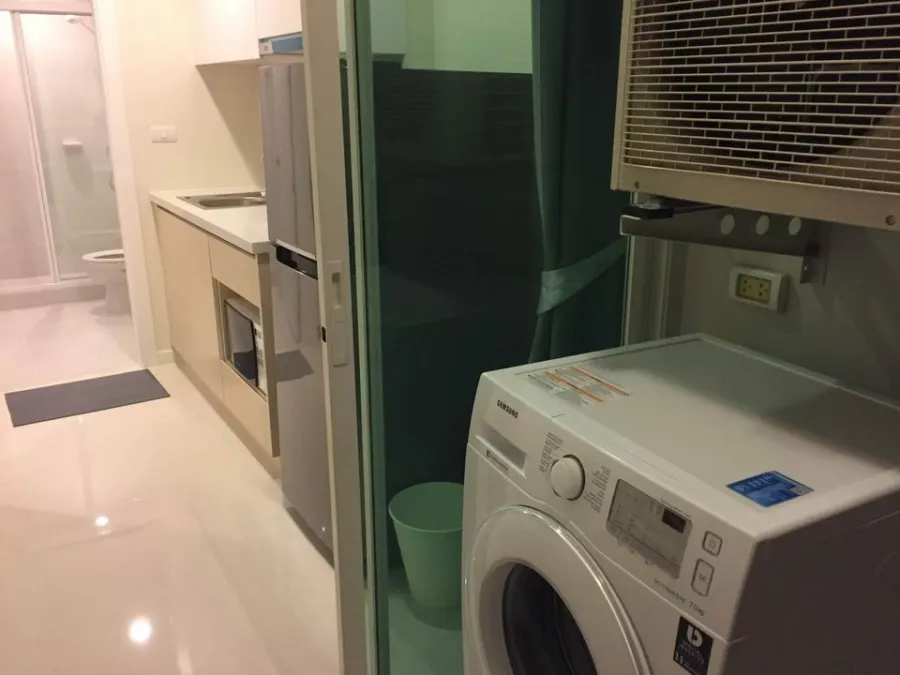 For sale: Element Srinakarin, room with pool view, plus electrical appliances ready to use and lots of furniture, reserve now!